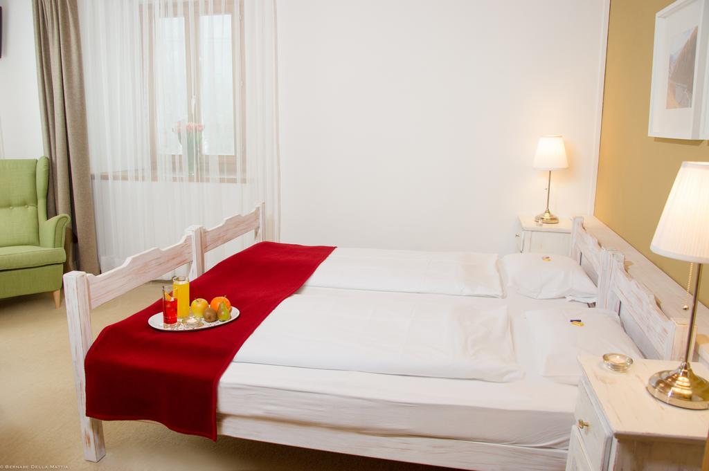 Hotel Veduta Cinuos-Chel Экстерьер фото